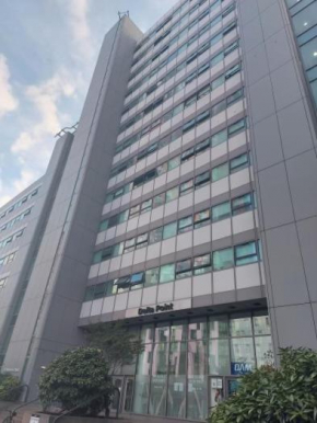 Entire flat next to west Croydon station